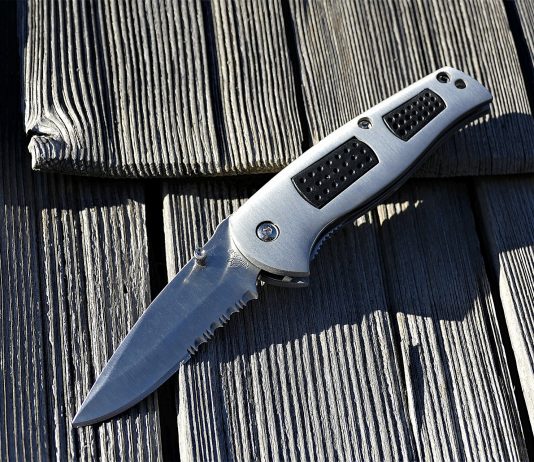 Old Timer pocket knife placed at the wooden floor